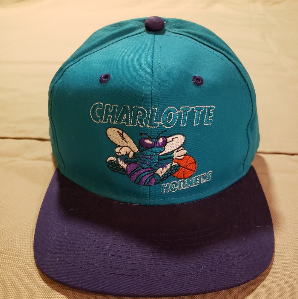 *VINTAGE* 90s CHARLOTTE HORNETS CAP